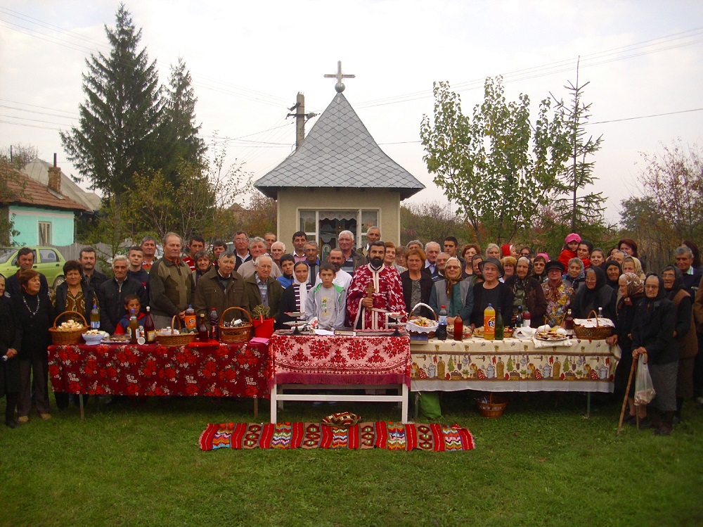 Popas duhovnicesc la troiţa Sfintei Parascheva din Viişoara
