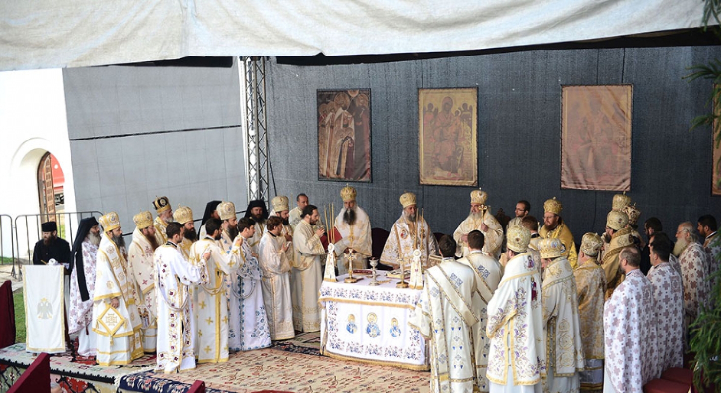 Vizita canonică a Patriarhului României în Arhiepiscopia Râmnicului