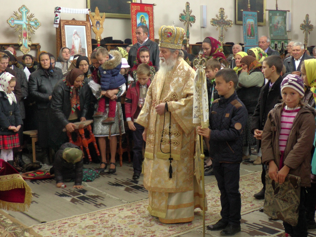 Vizită arhierească în Parohia „Sfinţii Arhangheli“ - Marginea I