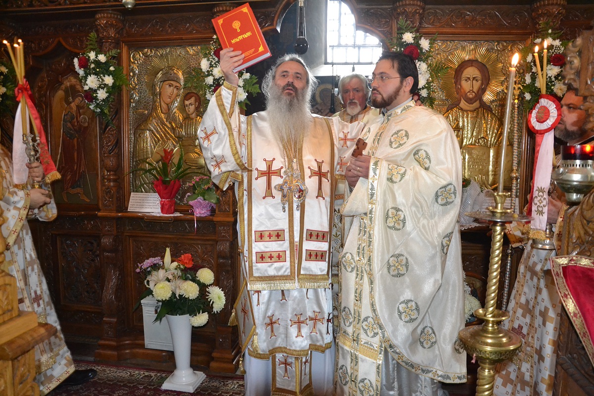 Ample evenimente cultural-religioase, la Biserica „Sfinţii Voievozi“ din Paşcani