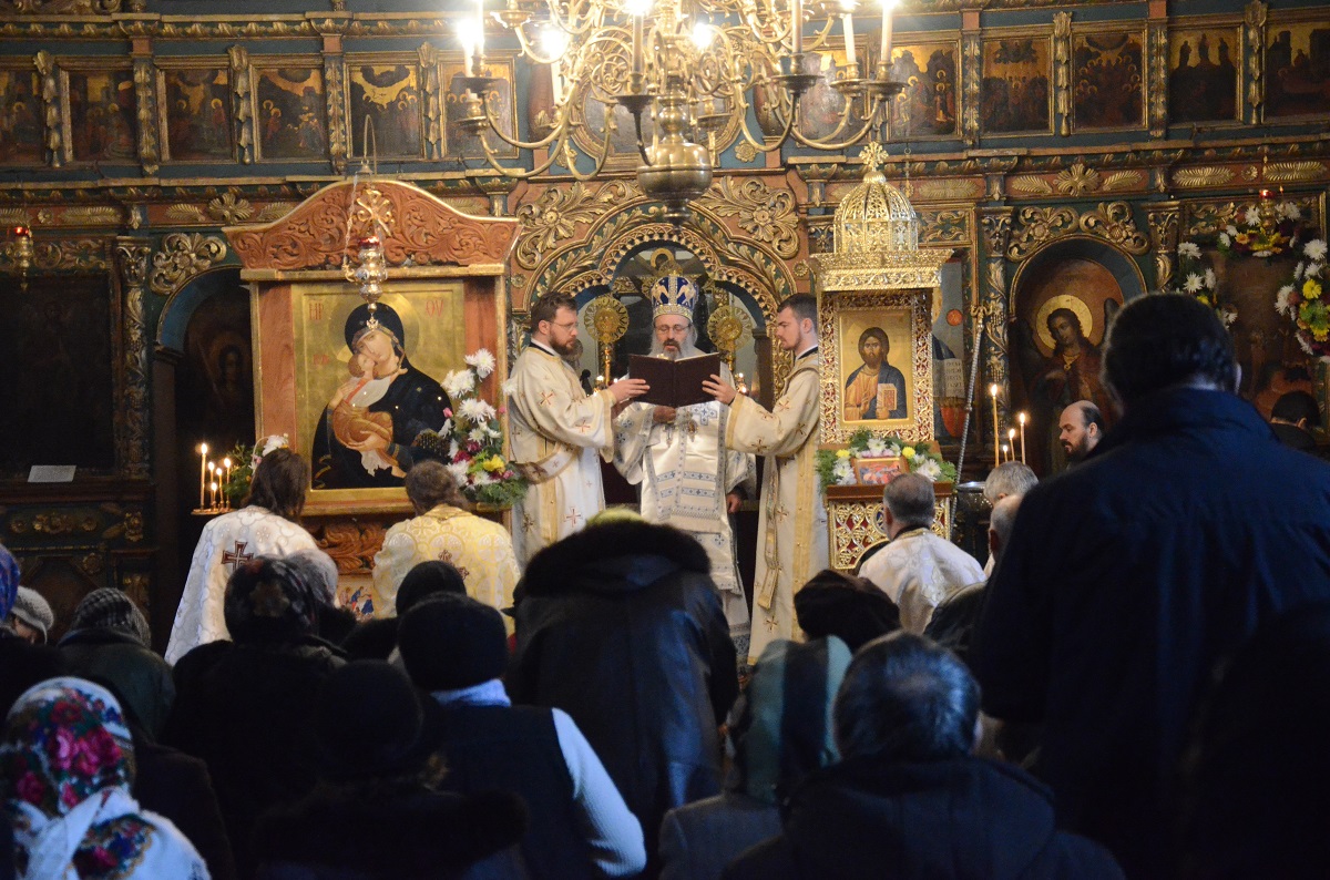 Liturghie arhierească la hramul Bisericii Vovidenia din Iaşi (GALERIE FOTO)