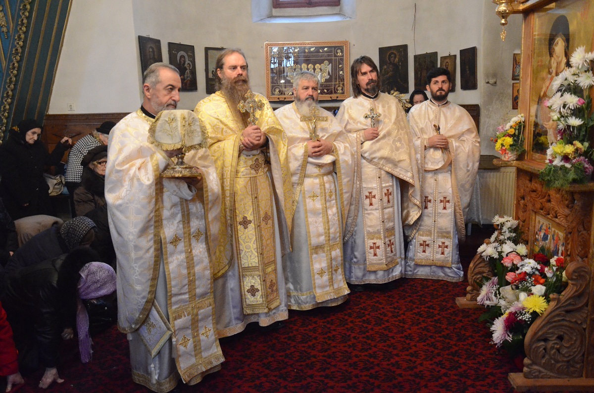 Liturghie arhierească la hramul Bisericii Vovidenia din Iaşi (GALERIE FOTO)