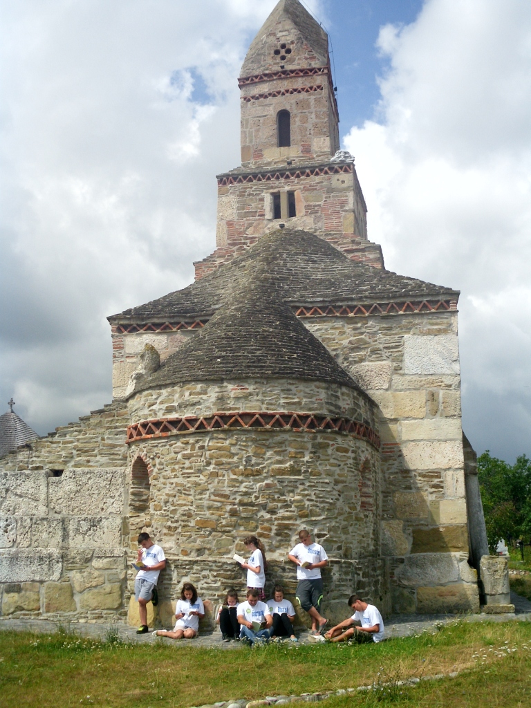Concurs fotografie Pași de pelerin (Foto 1) - Grupul Local de Tineret 4Kids