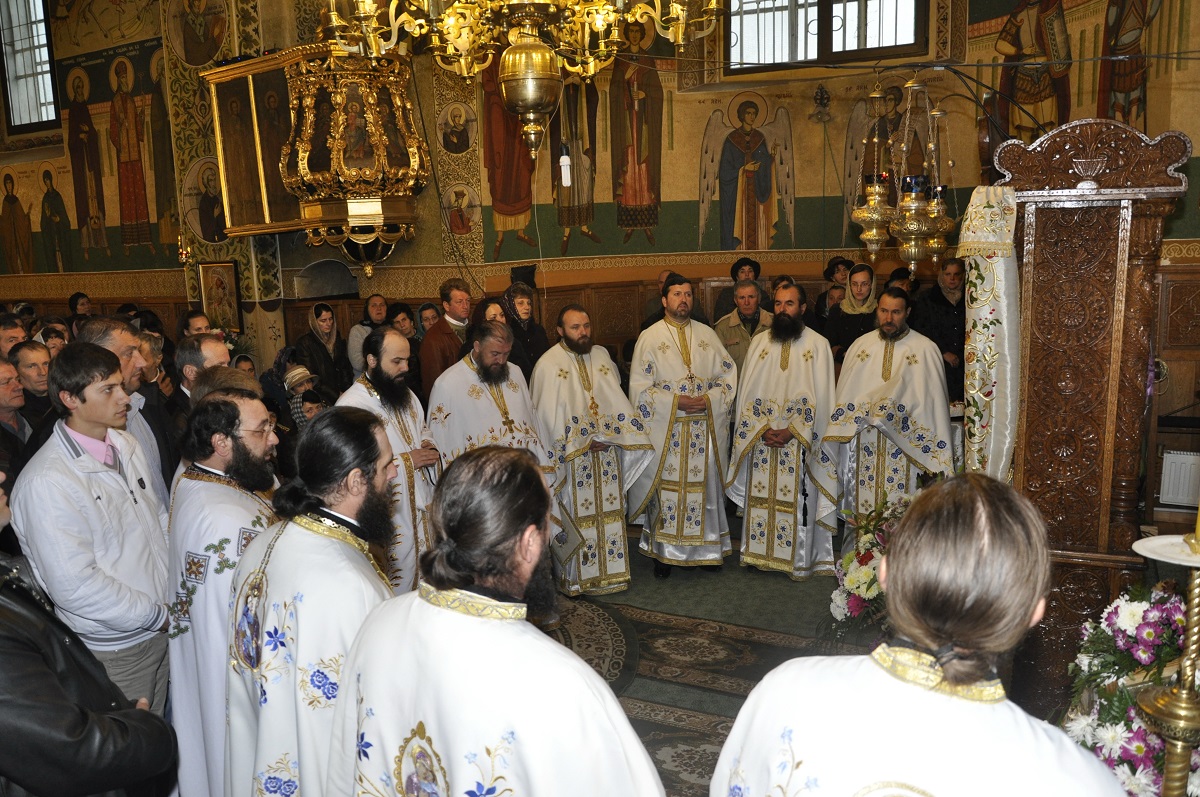 Schitul din „Poiana liniştii“, Vovidenia - Neamţ, şi-a serbat hramul