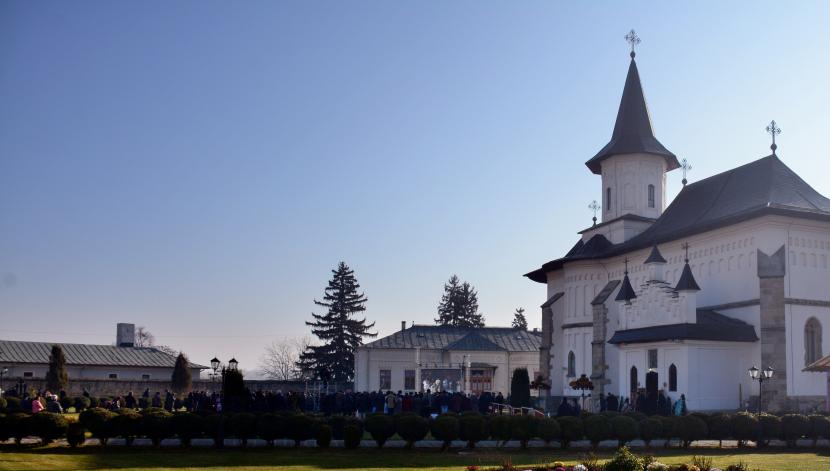 Înmormântarea IPS Eftimie Luca, Arhiepiscopul Romanului şi Bacăului