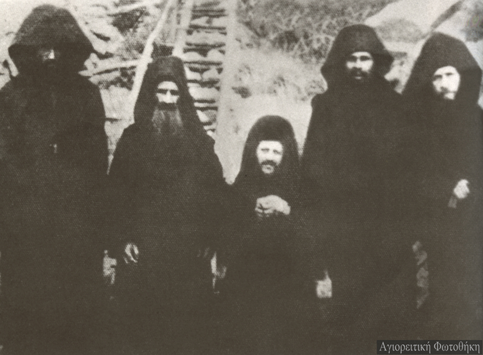 Gheron Iosif Isishastul şi obştea sa la Sfântul Vasile în anul 1929 Ucenicii lui Gheron Iosif Isihastul - Părintele Ermolae