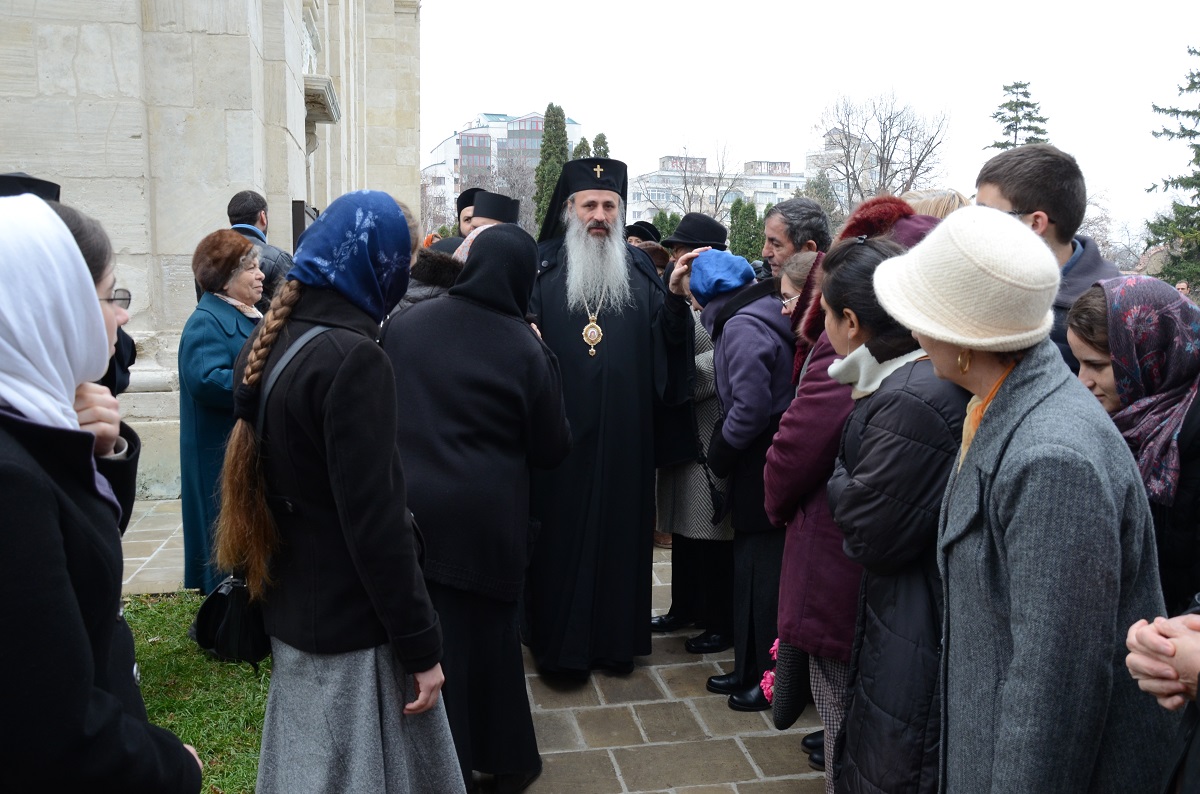 Sfântă Liturghie oficiată de IPS Mitropolit Teofan la Mănăstirea Golia (GALERIE FOTO)
