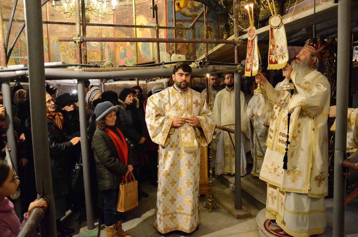 Sfântă Liturghie oficiată de IPS Mitropolit Teofan la Mănăstirea Golia (GALERIE FOTO)
