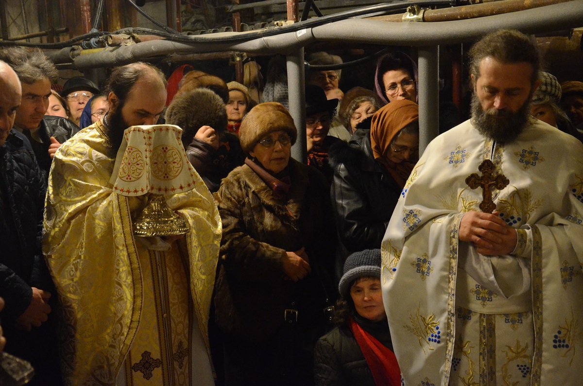 Sfântă Liturghie oficiată de IPS Mitropolit Teofan la Mănăstirea Golia (GALERIE FOTO)