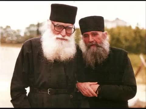 Părintele Efrem Katunakiotul rostind rugăciunea lui Iisus Părintele Efrem Katunakiotul rostind rugăciunea lui Iisus