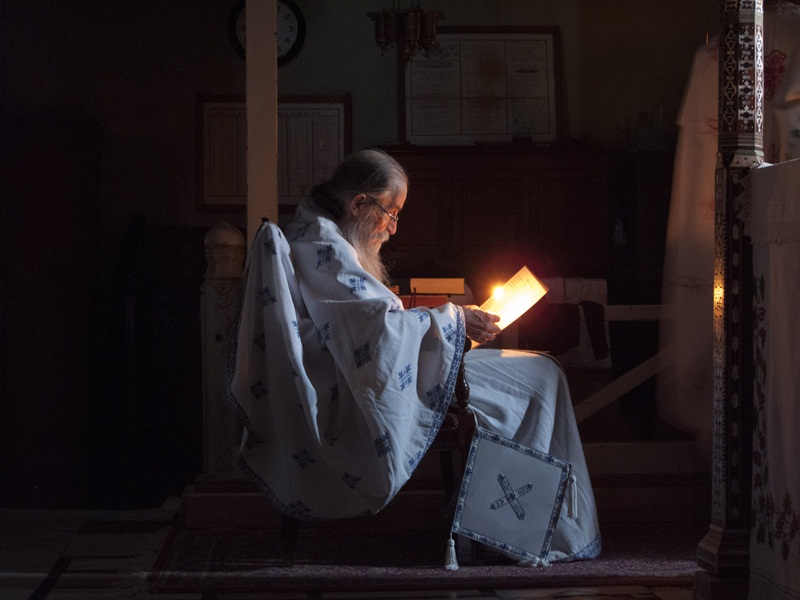 Tronul slăvit şi cutiuţa pentru tămâie