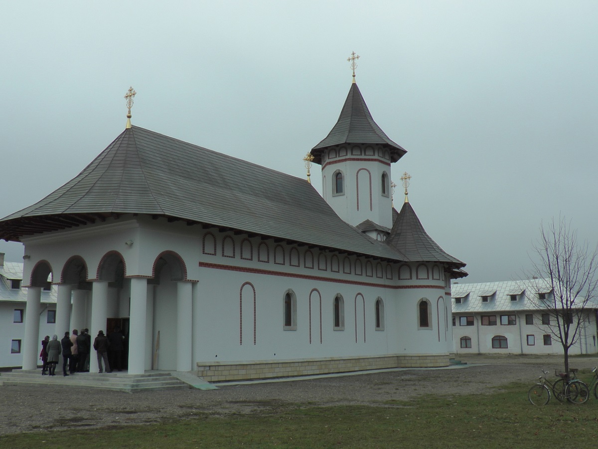 Slujbă de sfinţire la Mănăstirea Marginea