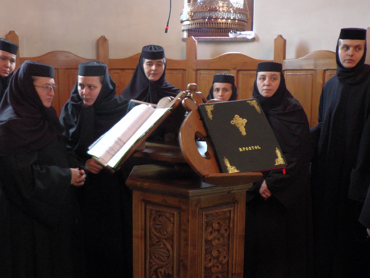 Slujbă de sfinţire la Mănăstirea Marginea