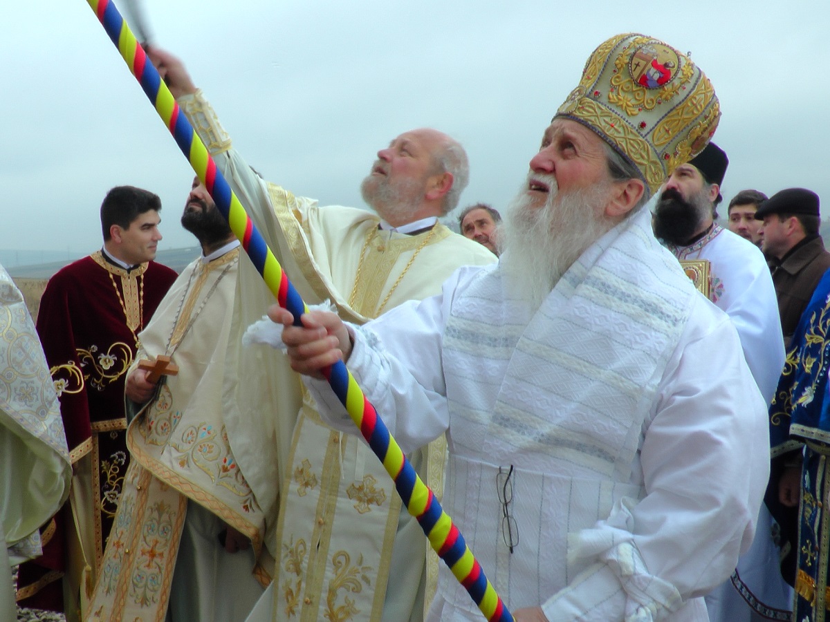 Biserică închinată Sfintei Mare Muceniţe Ecaterina, sfinţită de IPS Părinte Pimen