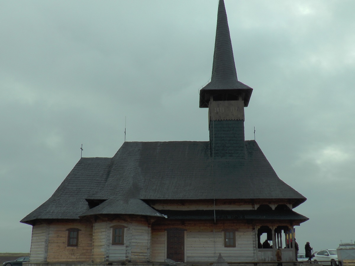 Biserică închinată Sfintei Mare Muceniţe Ecaterina, sfinţită de IPS Părinte Pimen