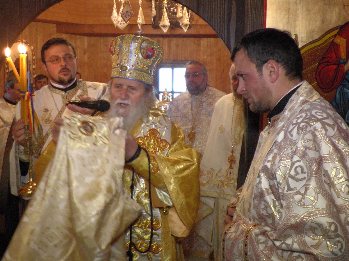 Biserică închinată Sfintei Mare Muceniţe Ecaterina, sfinţită de IPS Părinte Pimen