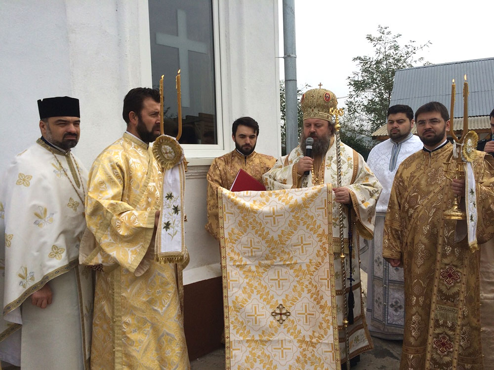 Preasfinţitul Părinte Timotei Prahoveanul a sfinţit biserica Parohiei Şindriliţa