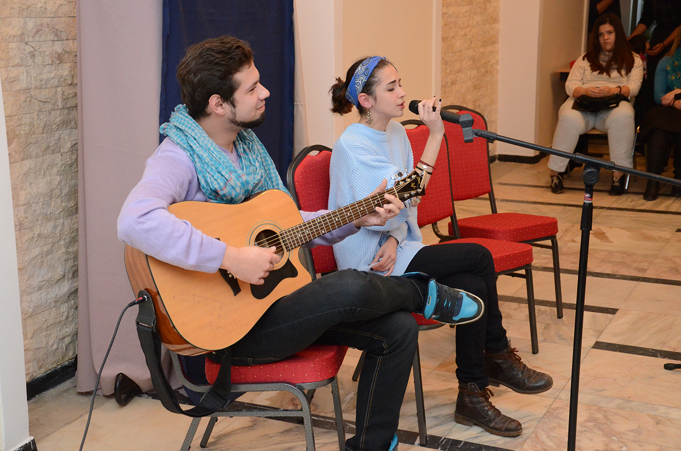 Seară de muzică folk, teatru şi poezie, la Colegiul „Sfântul Nicolae“