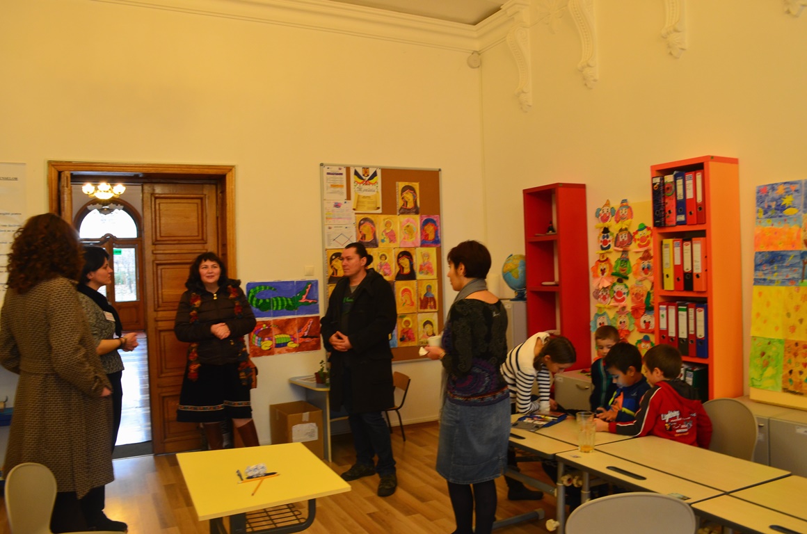 Şcoala „Varlaam Mitropolitul“, prezentată de părinţii elevilor