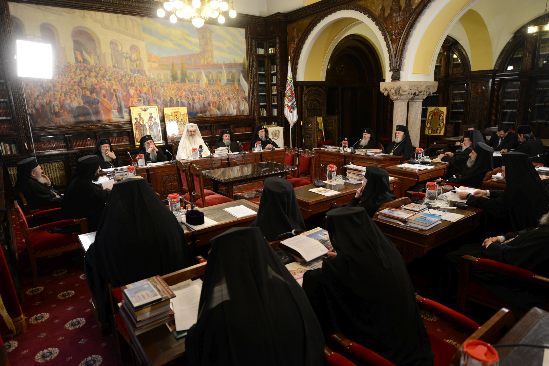 Sfântul Sinod a ales ierarhii titulari în scaunele vacante de Mitropolit al Banatului şi Arhiepiscop al Romanului şi Bacăului (comunicat de presă)