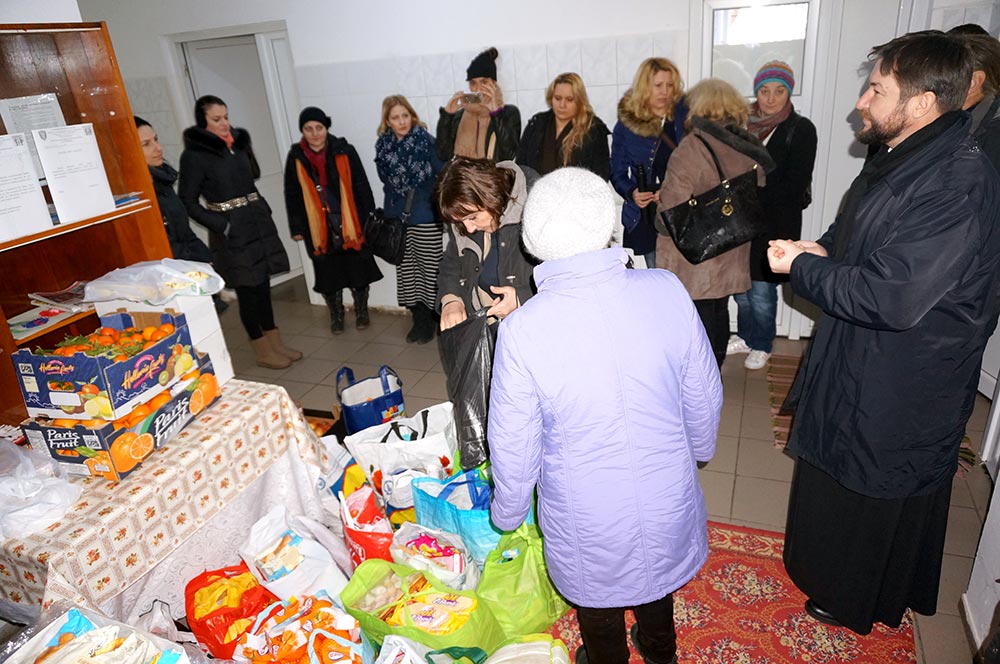 Daruri pentru bolnavii de la Plătăreşti – Călăraşi din partea Parohiei Zlătari din Capitală