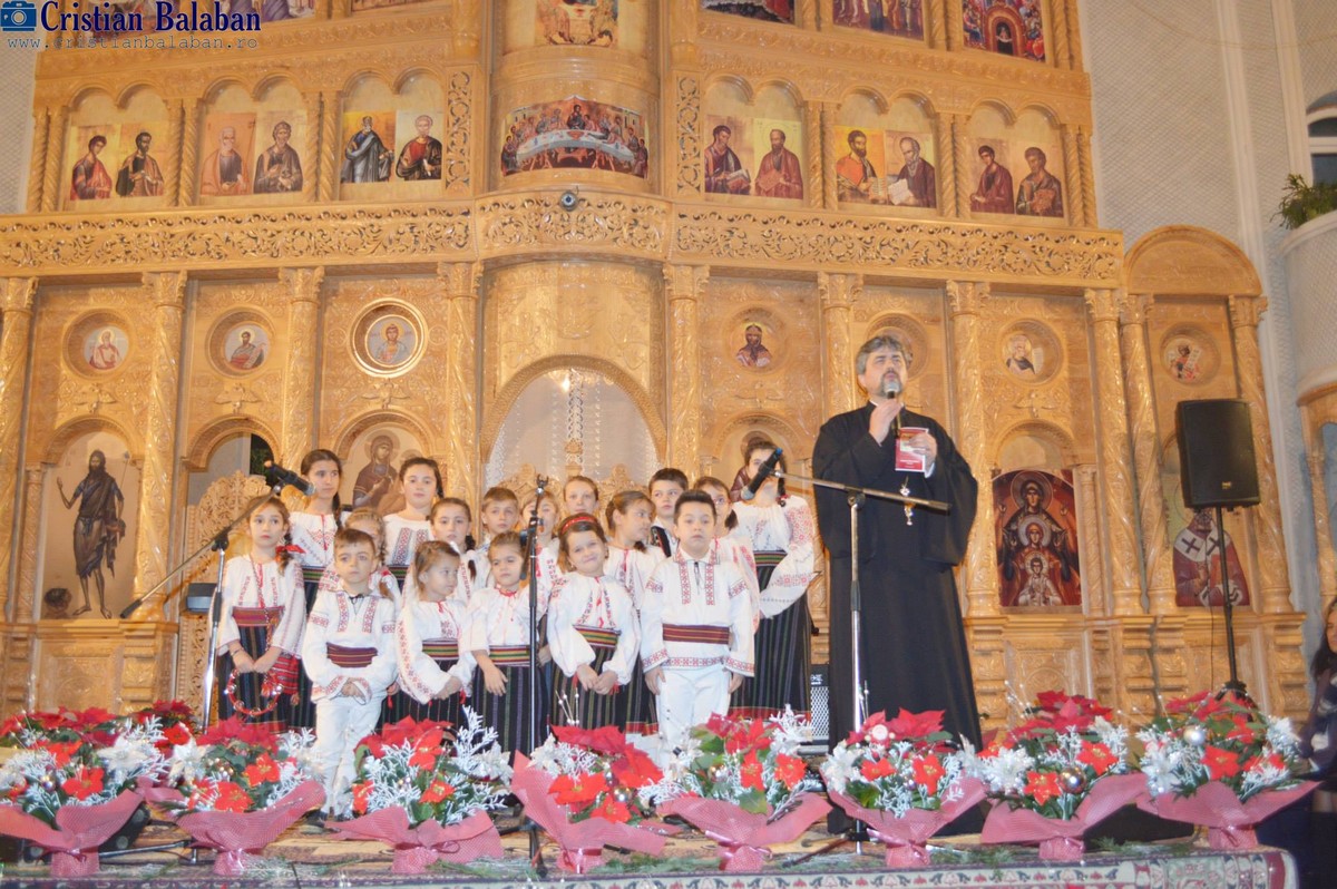 Bucuria Naşterii lui Hristos, în catedrala din Moineşti
