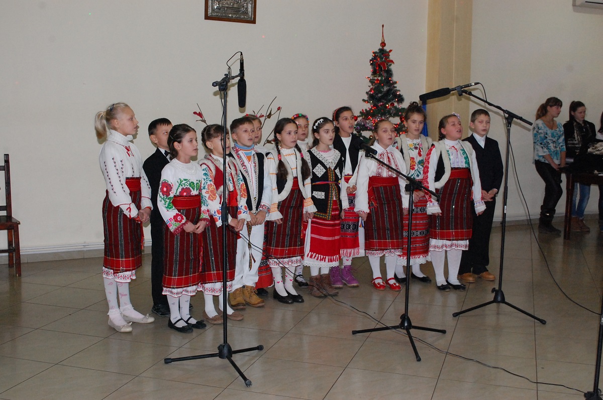 Copiii şi tinerii din părţile Belceştiului au vestit Naşterea Domnului