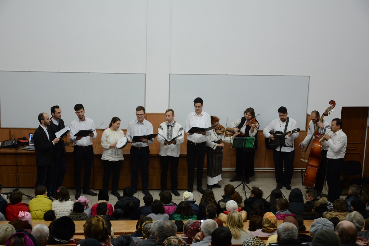 Spectacol artistic pentru bolnavii Spitalului de Recuperare din Iaşi