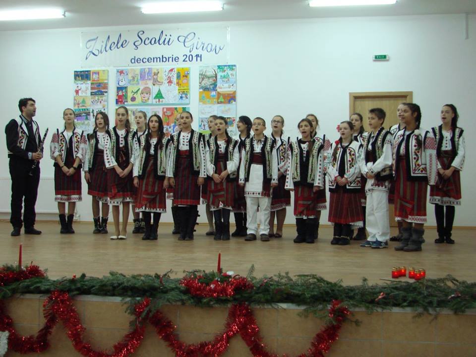 Liturghie şi colind la Girov