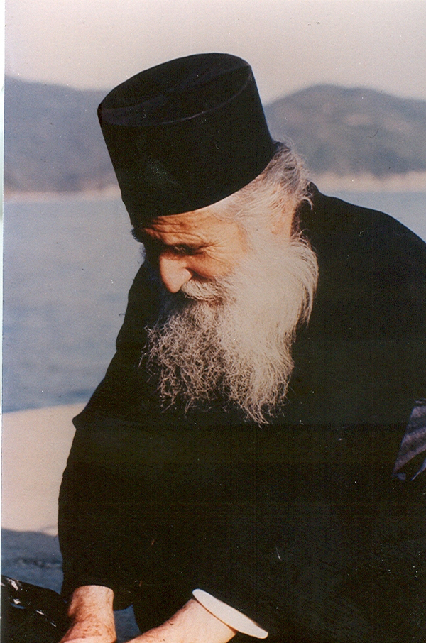 ﻿Dialoguri la Athos (37) - Care sunt mijloacele practice care conduc şi contribuie la făptuirea pocăinţei?