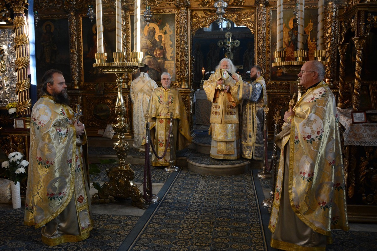 Slujbă arhierească la Biserica Bărboi din Iaşi