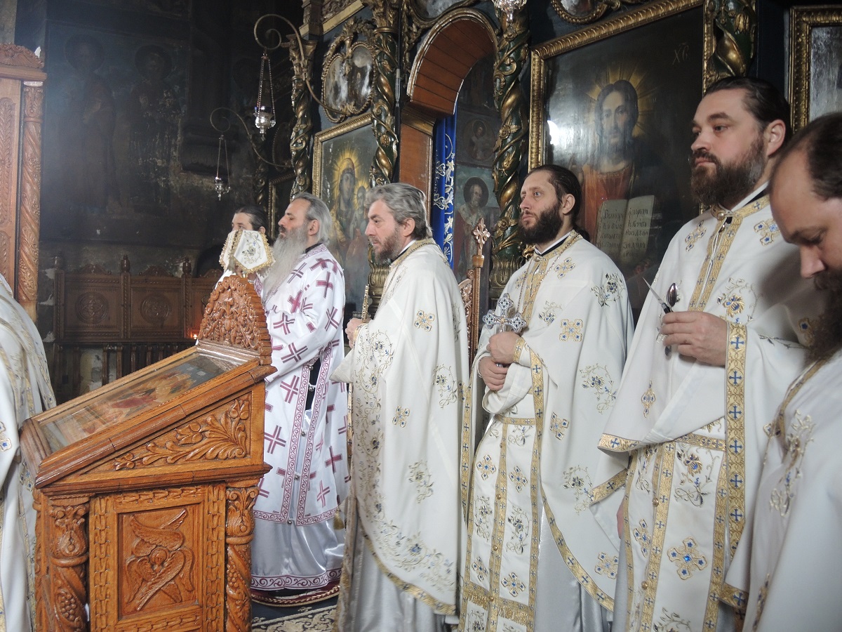 Sfinte Liturghii oficiate de IPS Părinte Mitropolit Teofan în zilele de Crăciun