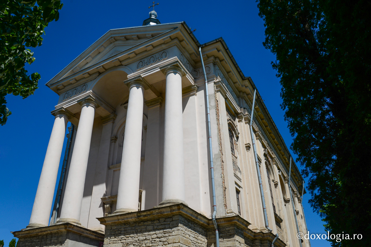 Mănăstirea Frumoasa – biserică de parohie şi şcoală de infirmerie