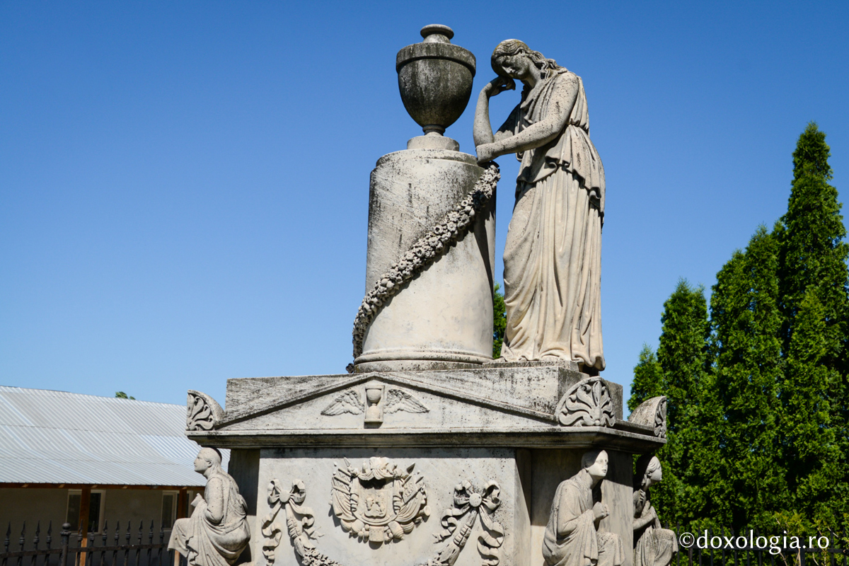 Monumentul funerar al familiei Sturdza de la Mănăstirea Frumoasa