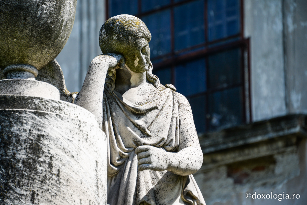 Monumentul funerar al familiei Sturdza de la Mănăstirea Frumoasa