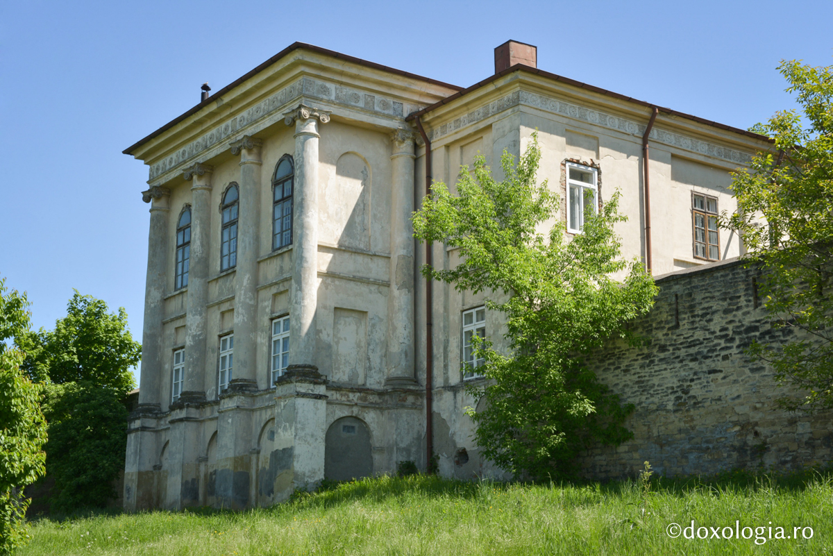 Fostele palate de la Mănăstirea Frumoasa din Iaşi