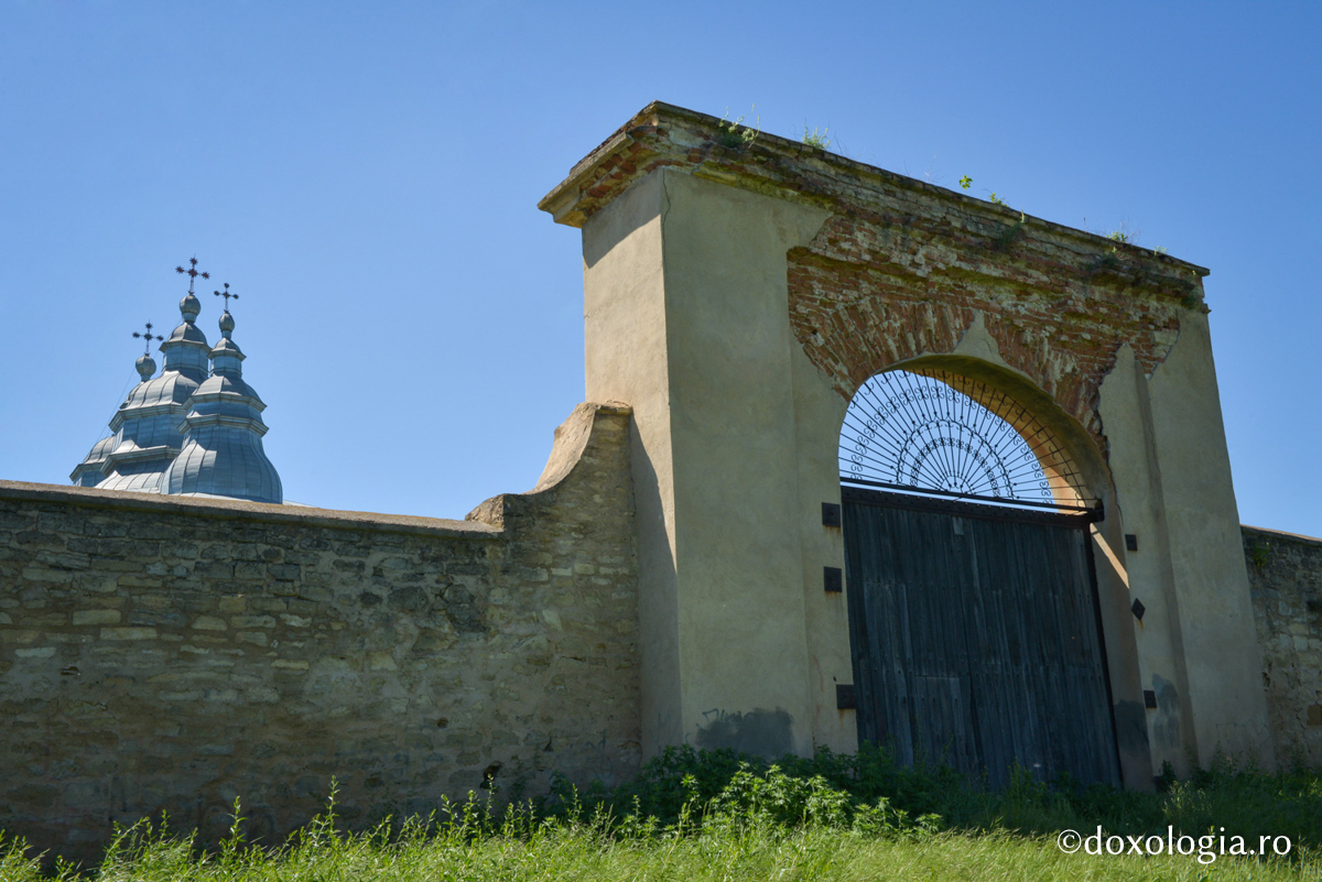 „Poarta spânzuraților” de la Mănăstirea Frumoasa