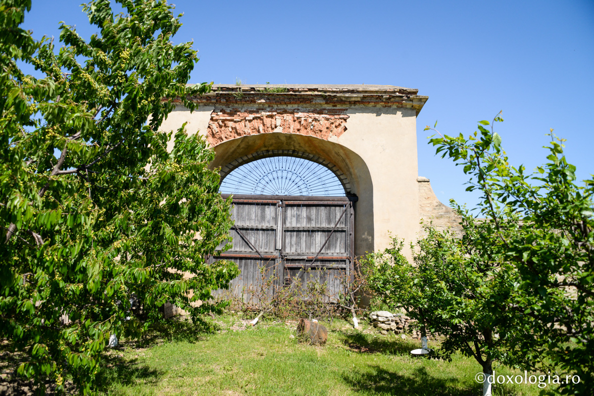 „Poarta spânzuraților” de la Mănăstirea Frumoasa