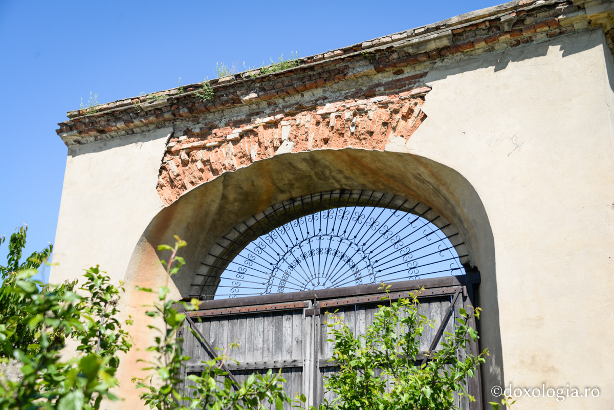 „Poarta spânzuraților” de la Mănăstirea Frumoasa