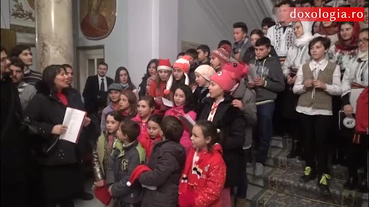 Colindători la Reședința Mitropolitana - Asociația Tinerilor Ortodocsi Romani, filialele: Iași, Tg. Neamț, Roznov, Pașcani, Belcești, Podoleni și Holm