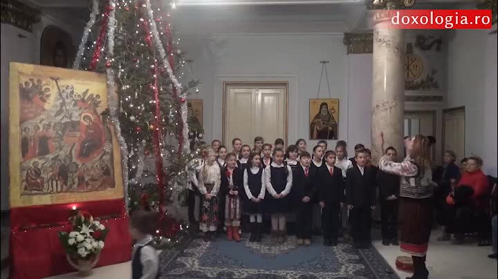 Colindători la Reședința Mitropolitana - Școala „Alexandru cel Bun” - Iași, clasa a IV-a