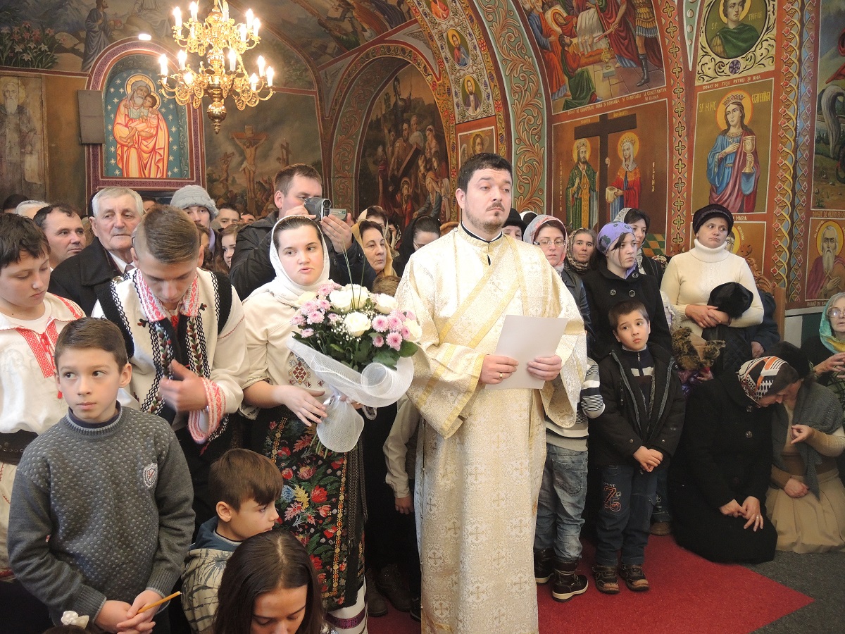 Sfântă Liturghie oficiată de IPS Părinte Mitropolit Teofan în Parohia Pietrişurile