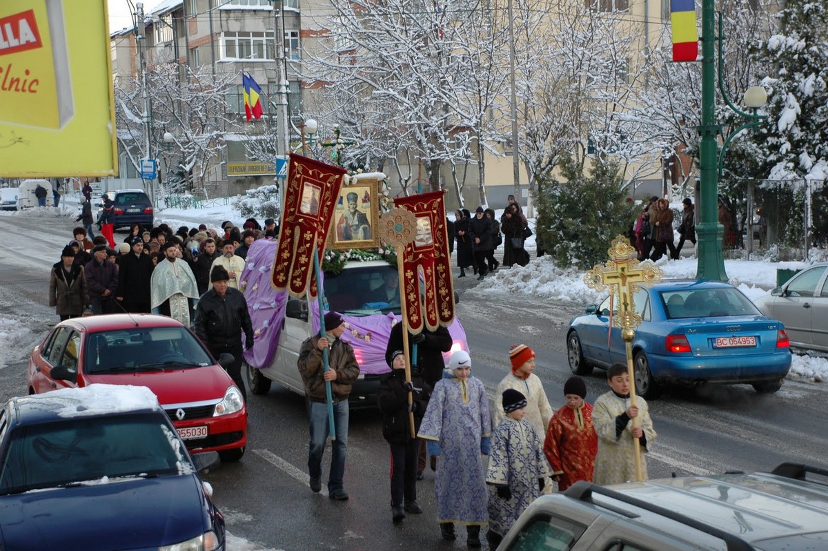 Procesiune dedicată Sfântului Nicolae, la Oneşti
