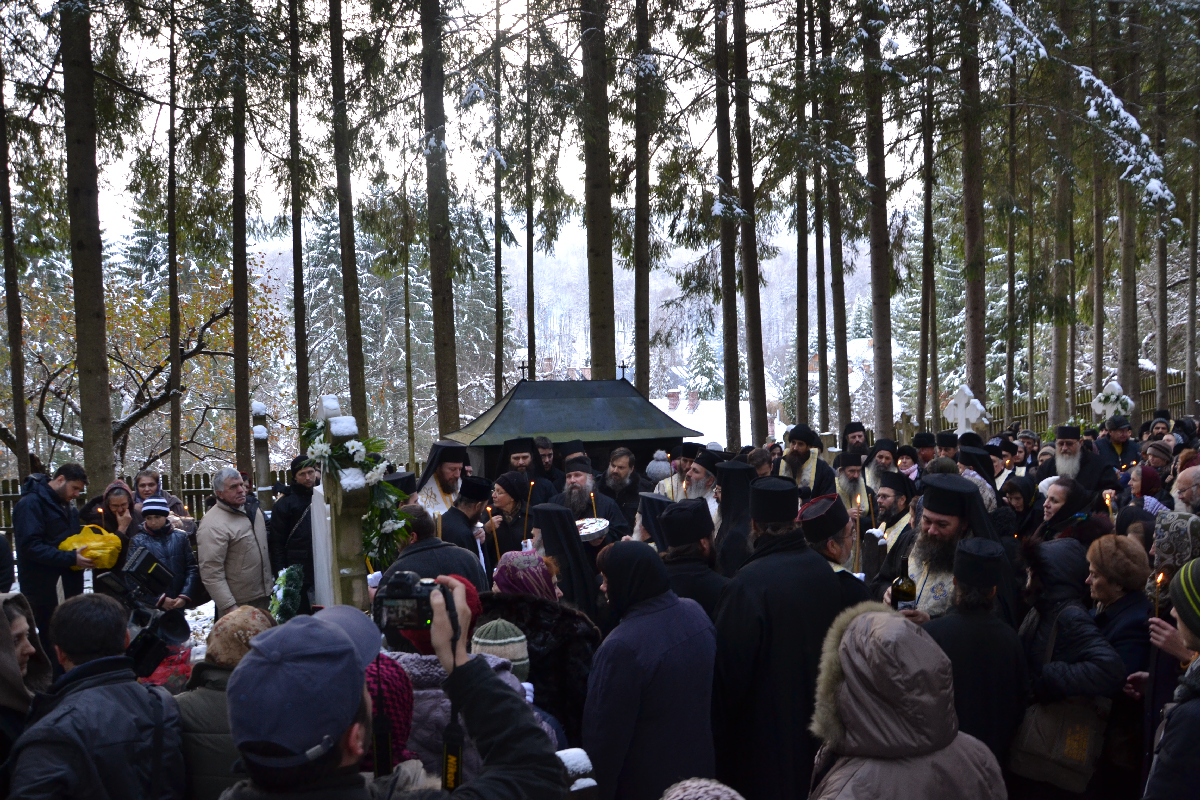 Trei ierarhi au oficiat slujba Parastasului pentru arhimandritul Victorin Oanele