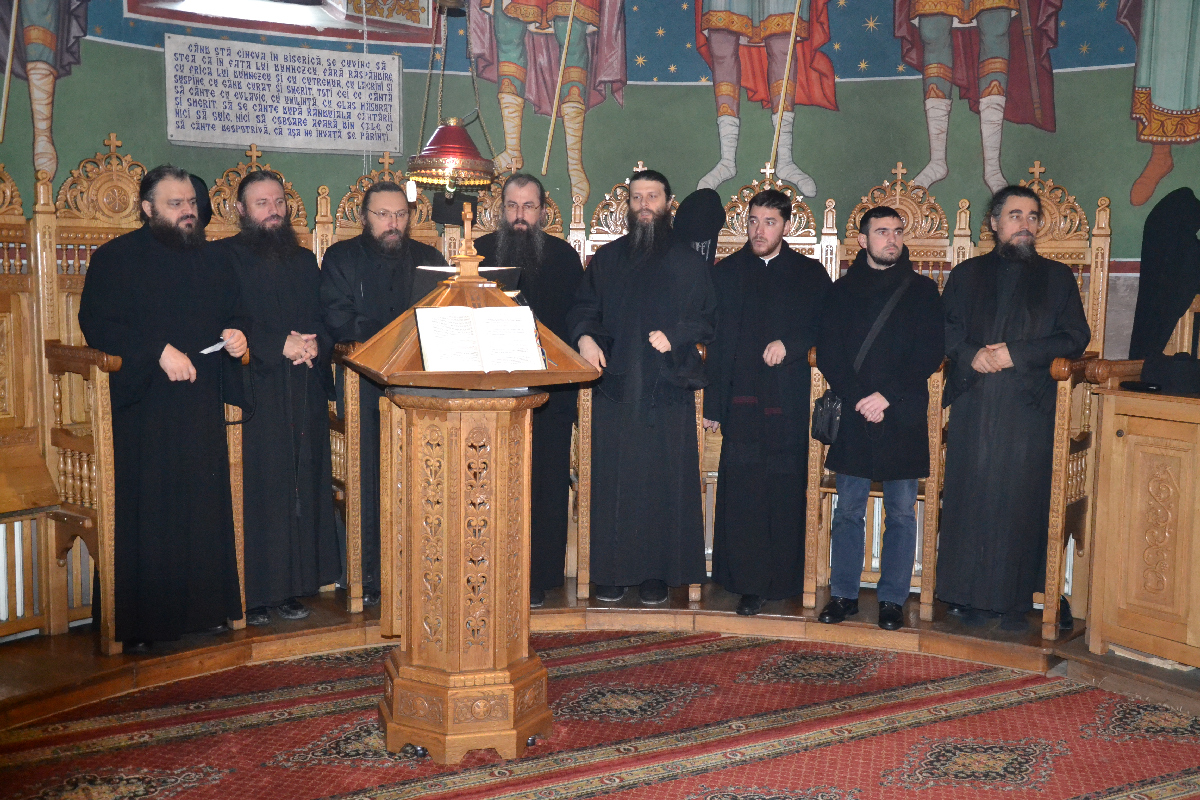 Trei ierarhi au oficiat slujba Parastasului pentru arhimandritul Victorin Oanele