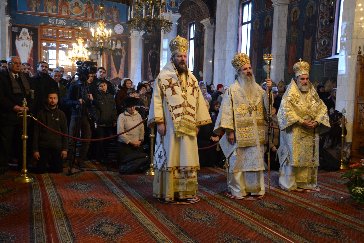 Trei ierarhi au oficiat slujba Parastasului pentru arhimandritul Victorin Oanele
