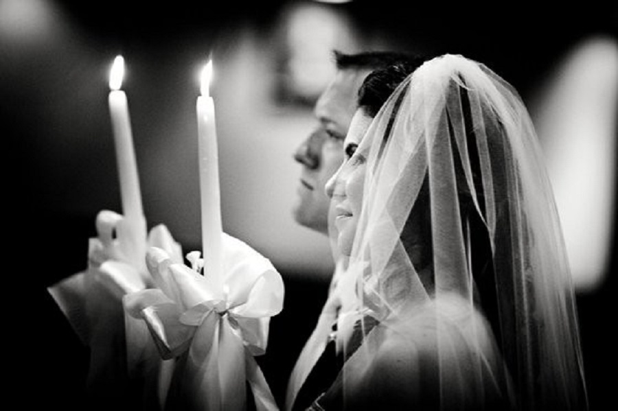 Din ajutor în stăpânirea Raiului, femeiea a devenit soţie şi împreună-pătimitoare