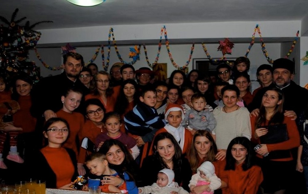 Concerte de colinde ale tinerilor atoreni din Piatra Neamţ