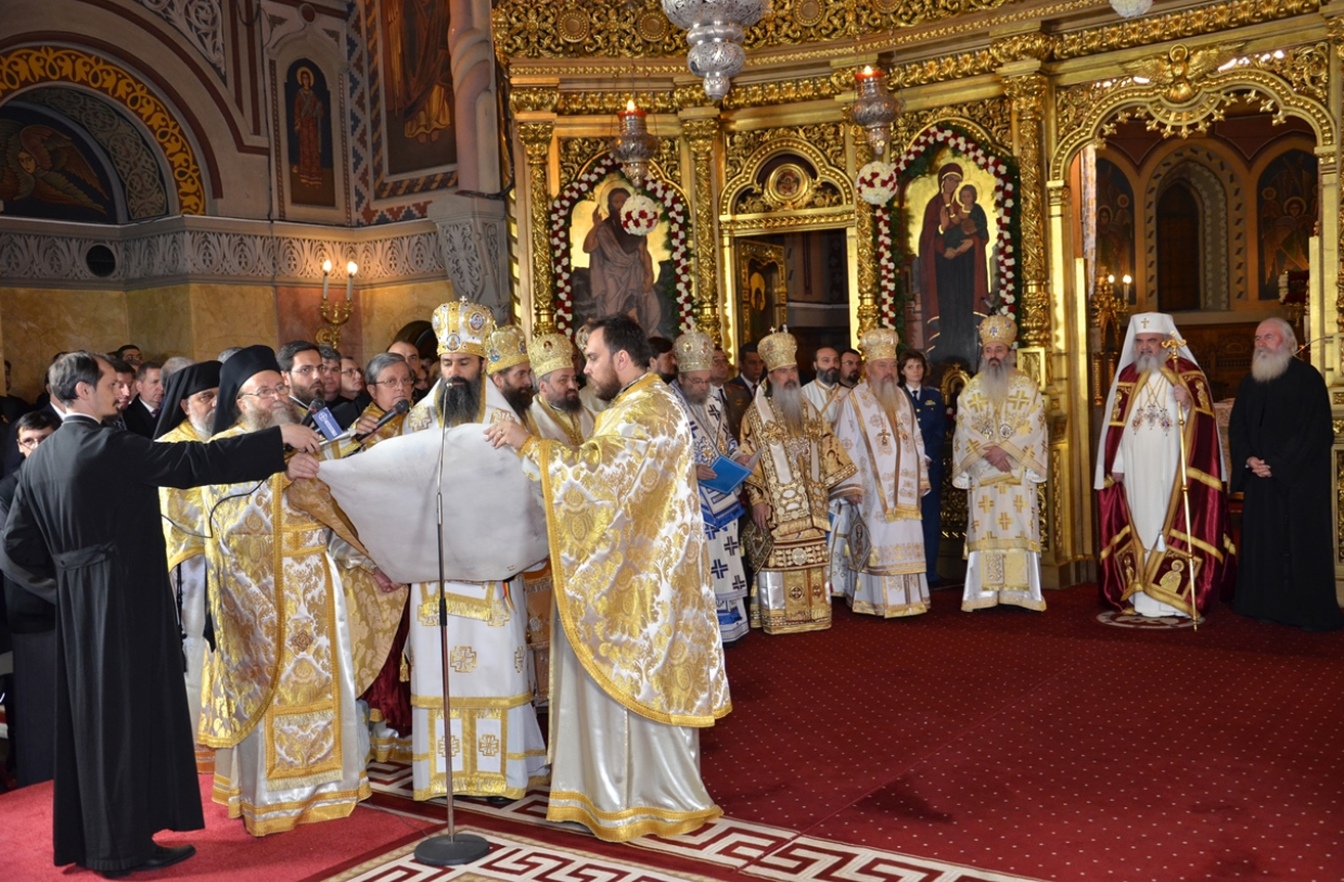 Întronizarea noului Mitropolit al Banatului (GALERIE FOTO) Întronizarea noului Mitropolit al Banatului (GALERIE FOTO)