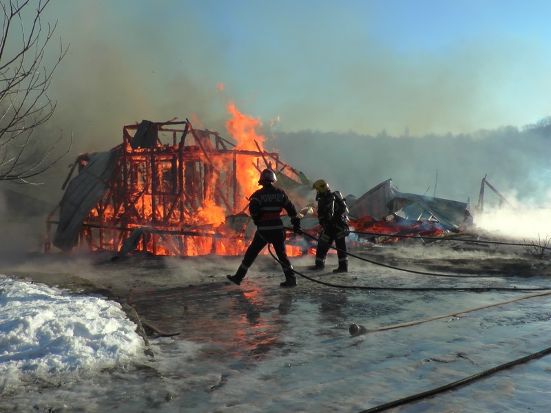 Centrul eparhial şi seminarul din Suceava, distruse în urma unui incendiu